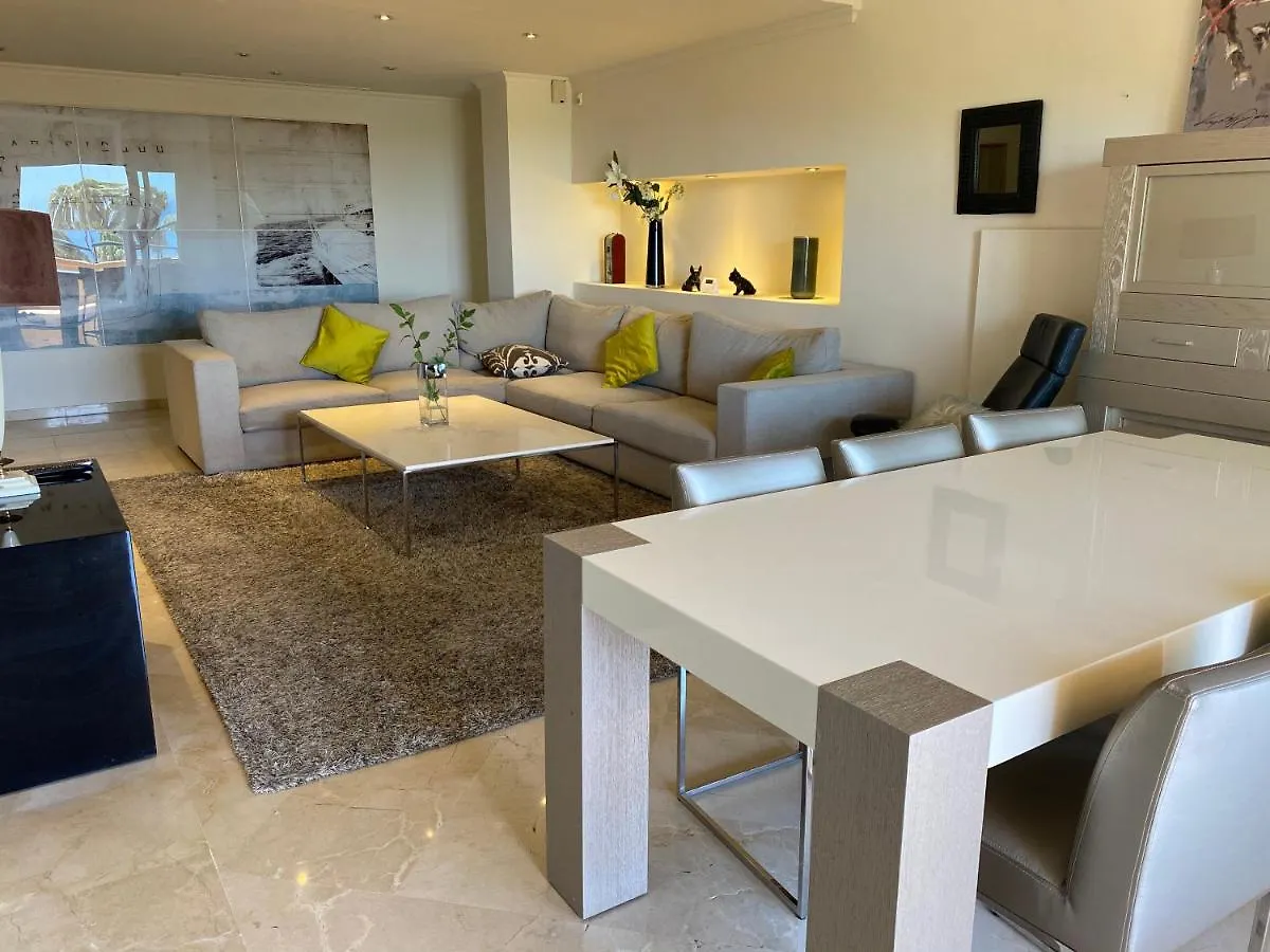 Luxury Apartment Elviria Hills 마르베야