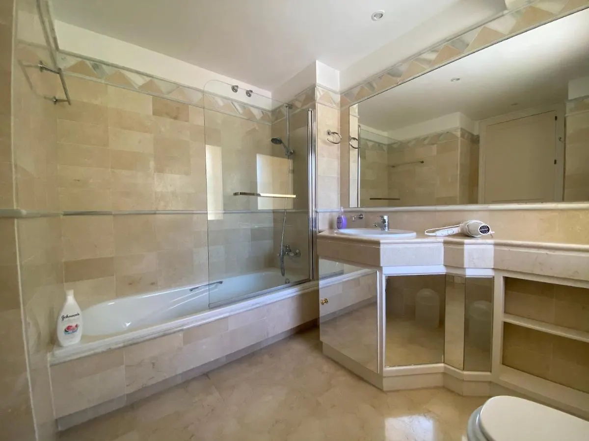 Luxury Apartment Elviria Hills 마르베야