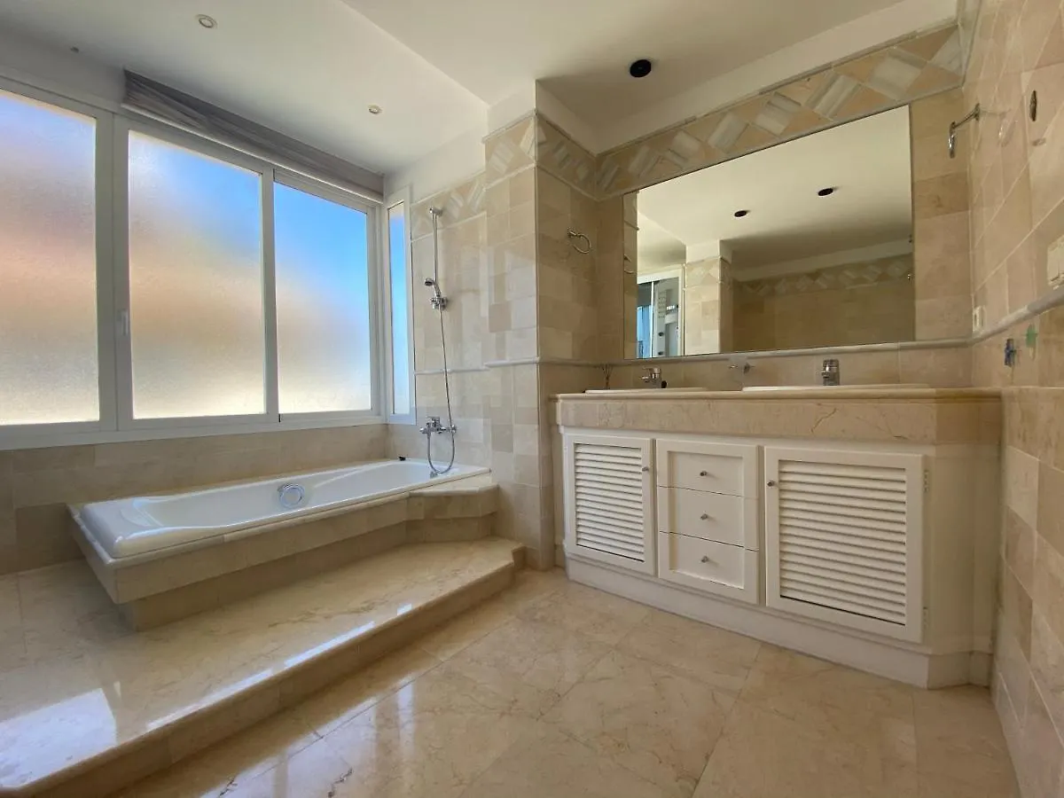 Luxury Apartment Elviria Hills 마르베야